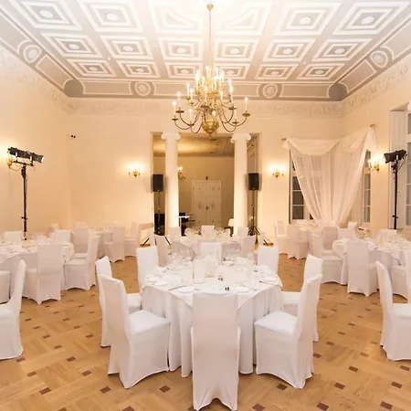 Manor & Beerspa Hotel *