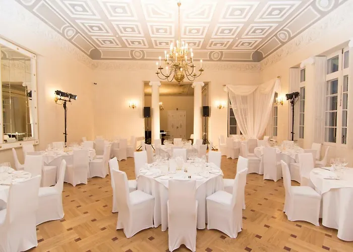 Manor & Beerspa Hotel *